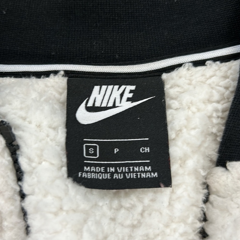 Nike jacket - Picture 3 of 3